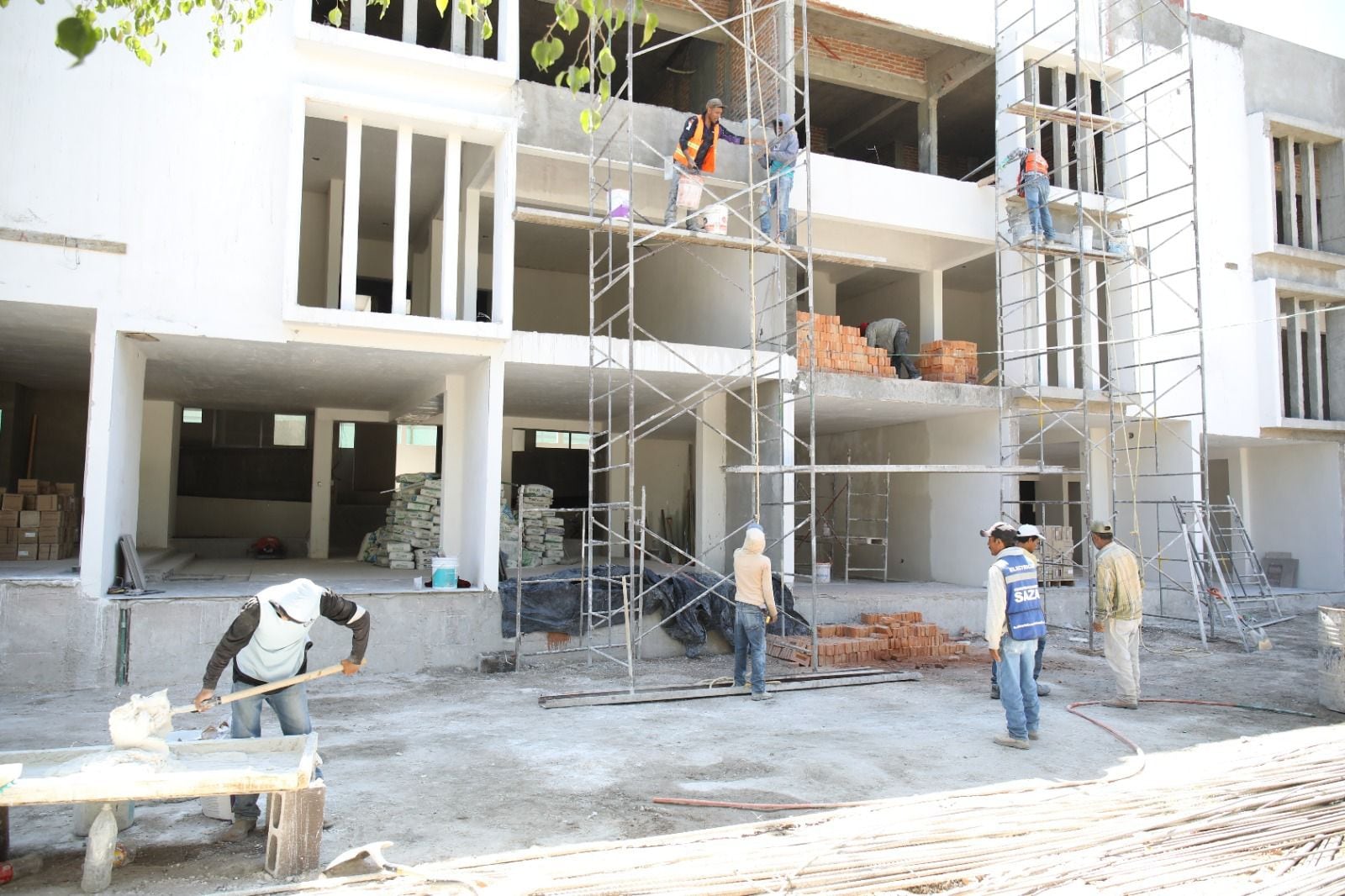 Ricardo Gallardo visitó lo que será el nuevo albergue para infancias y adultos mayores