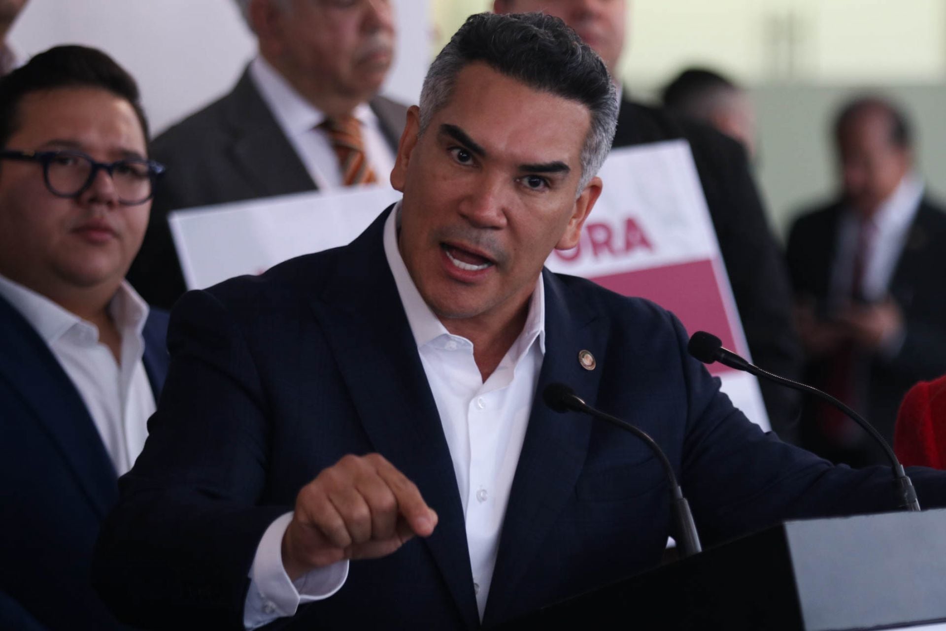 Alito Moreno denuncia a Nicolás Maduro ante la FGR por narcotráfico