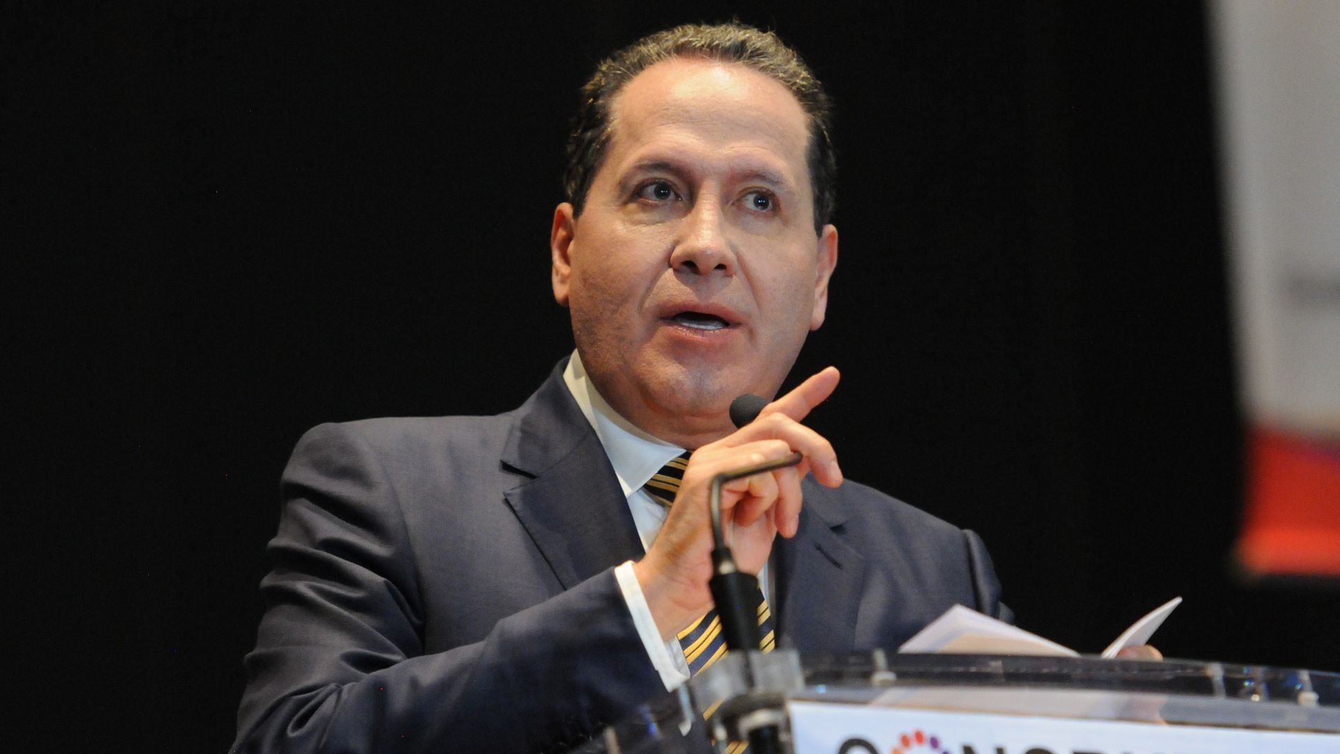 ¿Quién es Eruviel Ávila? Diputado del PVEM por el Estado de México