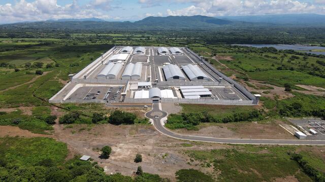 Centro de Confinamiento para el Terrorismo (Cecot), de Nayib Bukele contamina ríos y pozos de comunidades rurales