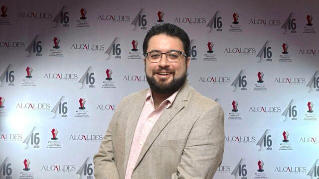 Isaac Montoya recibe premio ALCALDES 2025