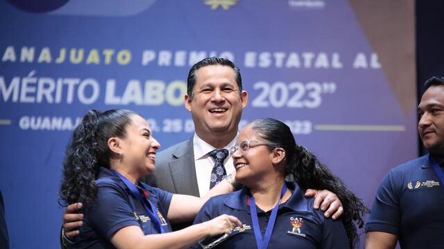 Diego Sinhue Rodríguez entrega Premio Estatal al Mérito Laboral en Guanajuato