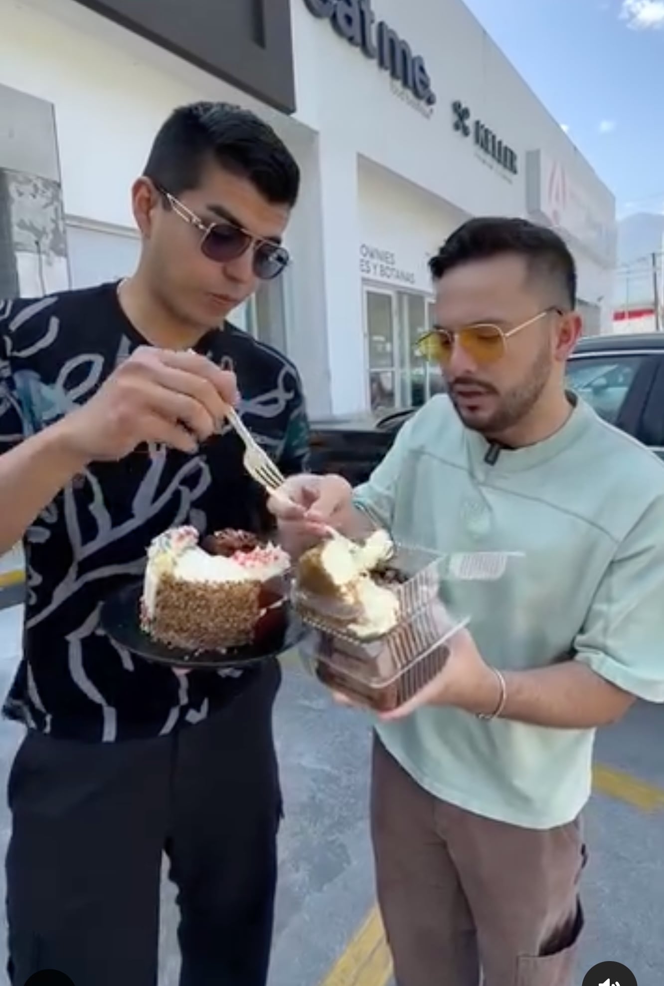 ¿Caros y feos? Ponen en evidencia a La Postrería 77 de Poncho de Nigris vs Eat Me, el pequeño negocio que menospreció