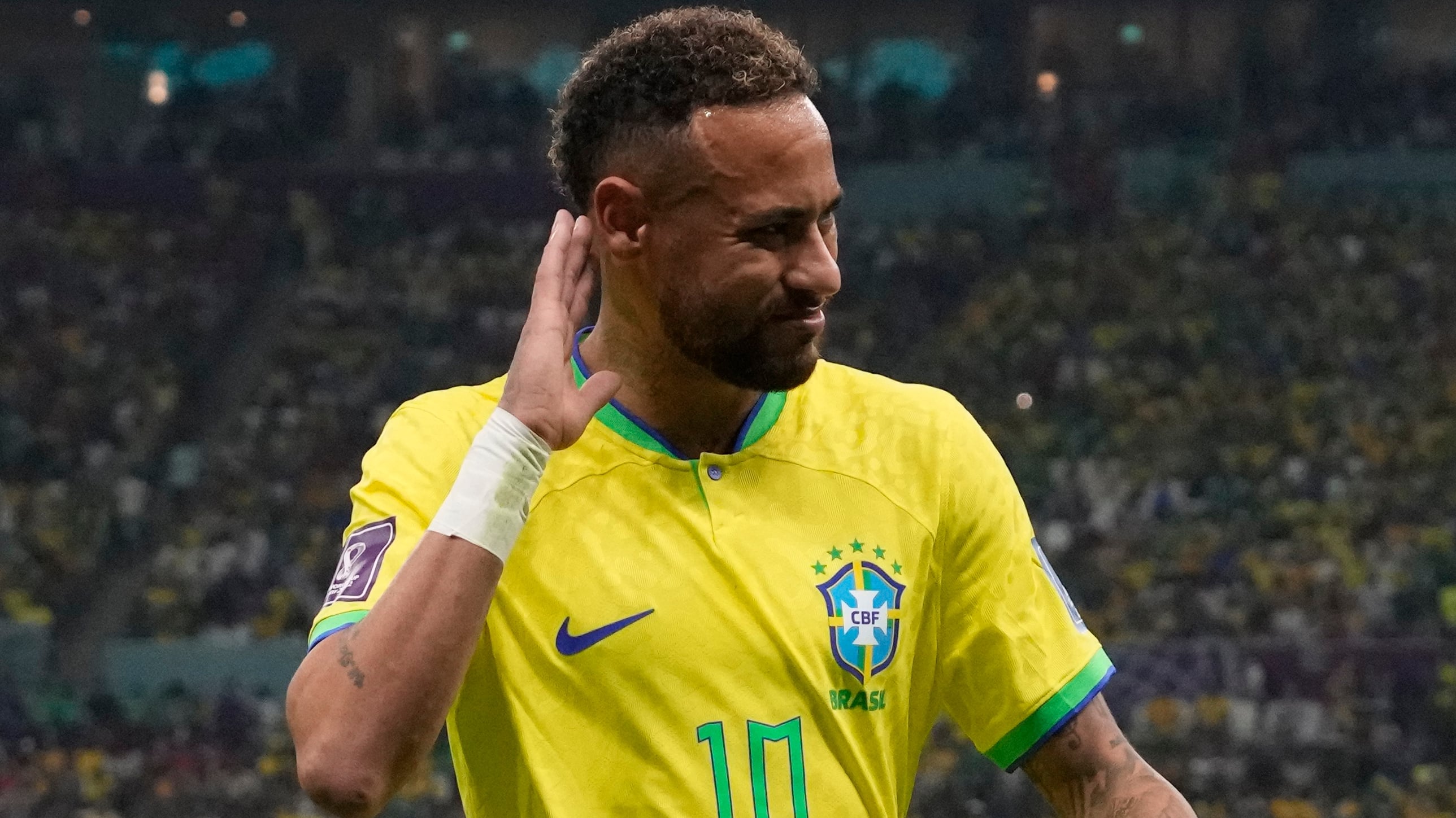 Neymar y Brasil sufren en los primeros 45 minutos con Serbia.