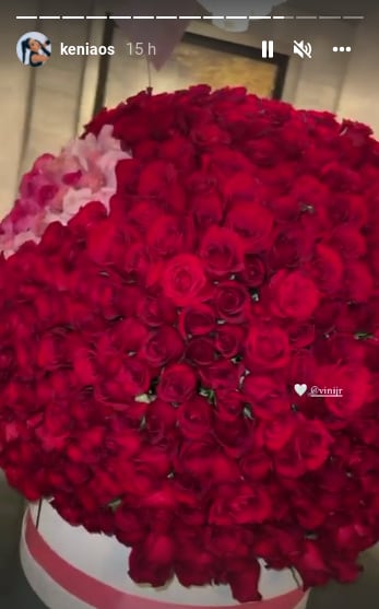Vinicius le envía flores a Kenia Os (Foto: Captura de video)