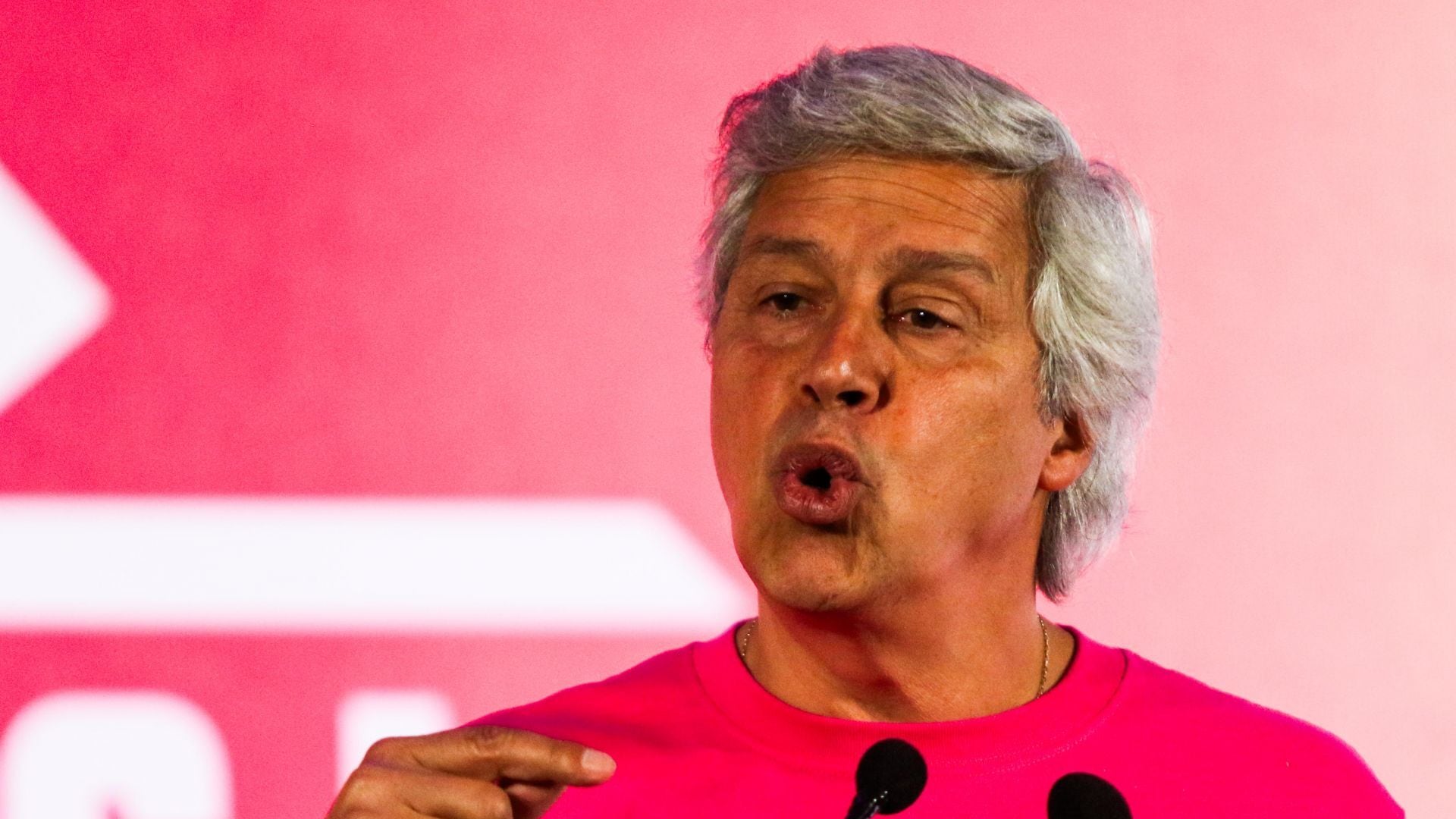 Claudio X. González lanza la iniciativa “No más Poder al Poder” y enfrenta su primera crítica