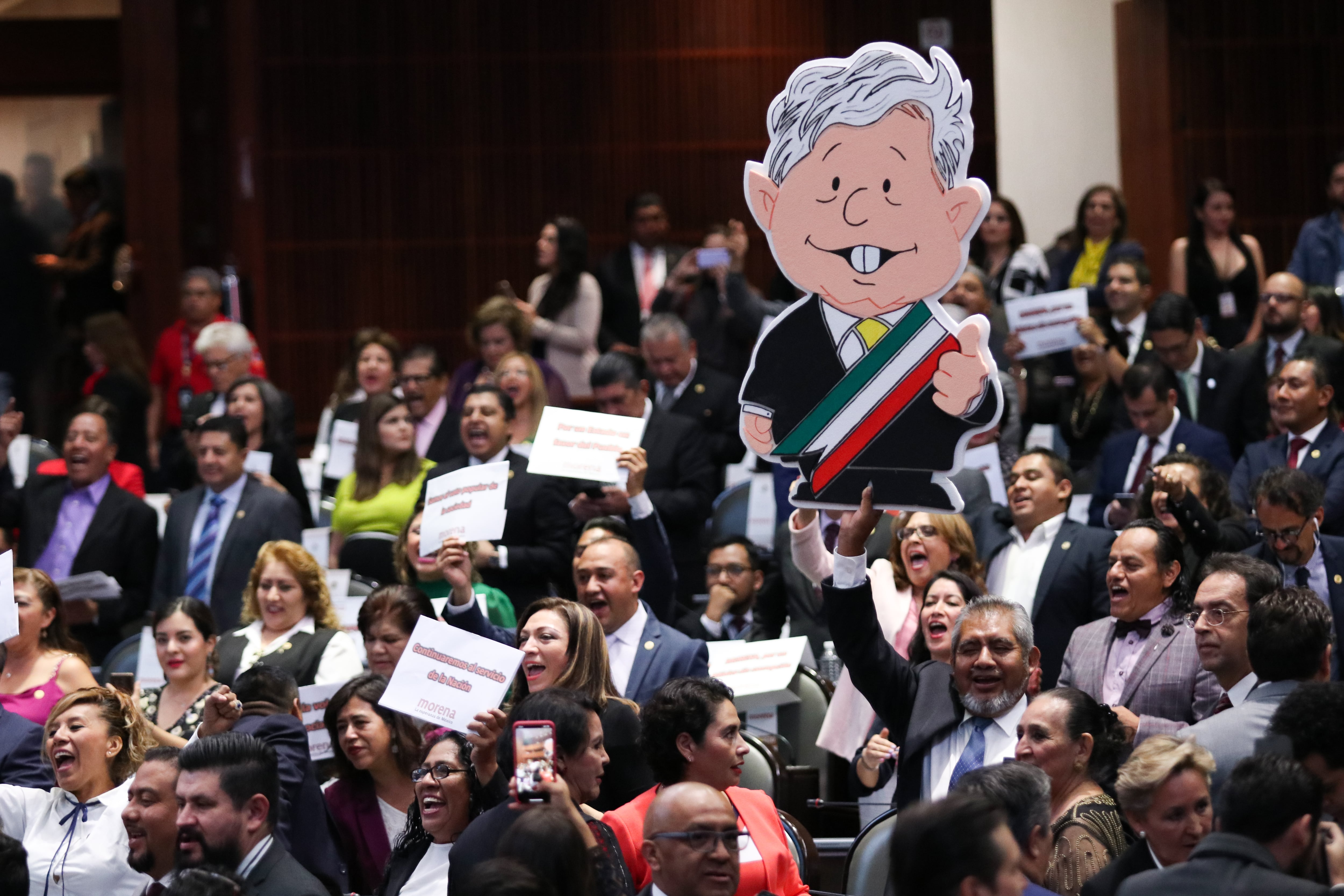 Diputados de Morena durante el inicio de sesiones.