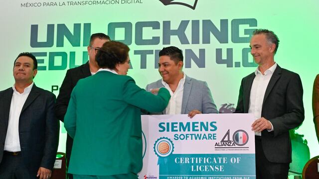 Ricardo Gallardo firma convenio