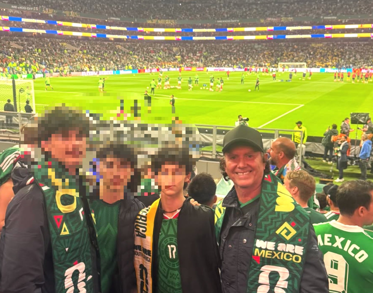 Saúl Hernández acudió al partido de México vs Ecuador