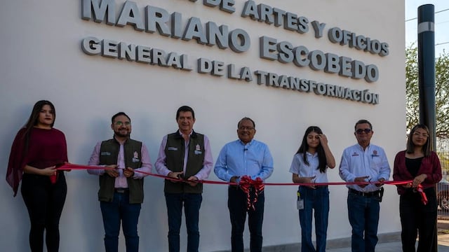 Escobedo gradúa primera generación de robótica y amplía Escuela de Artes y Oficios.