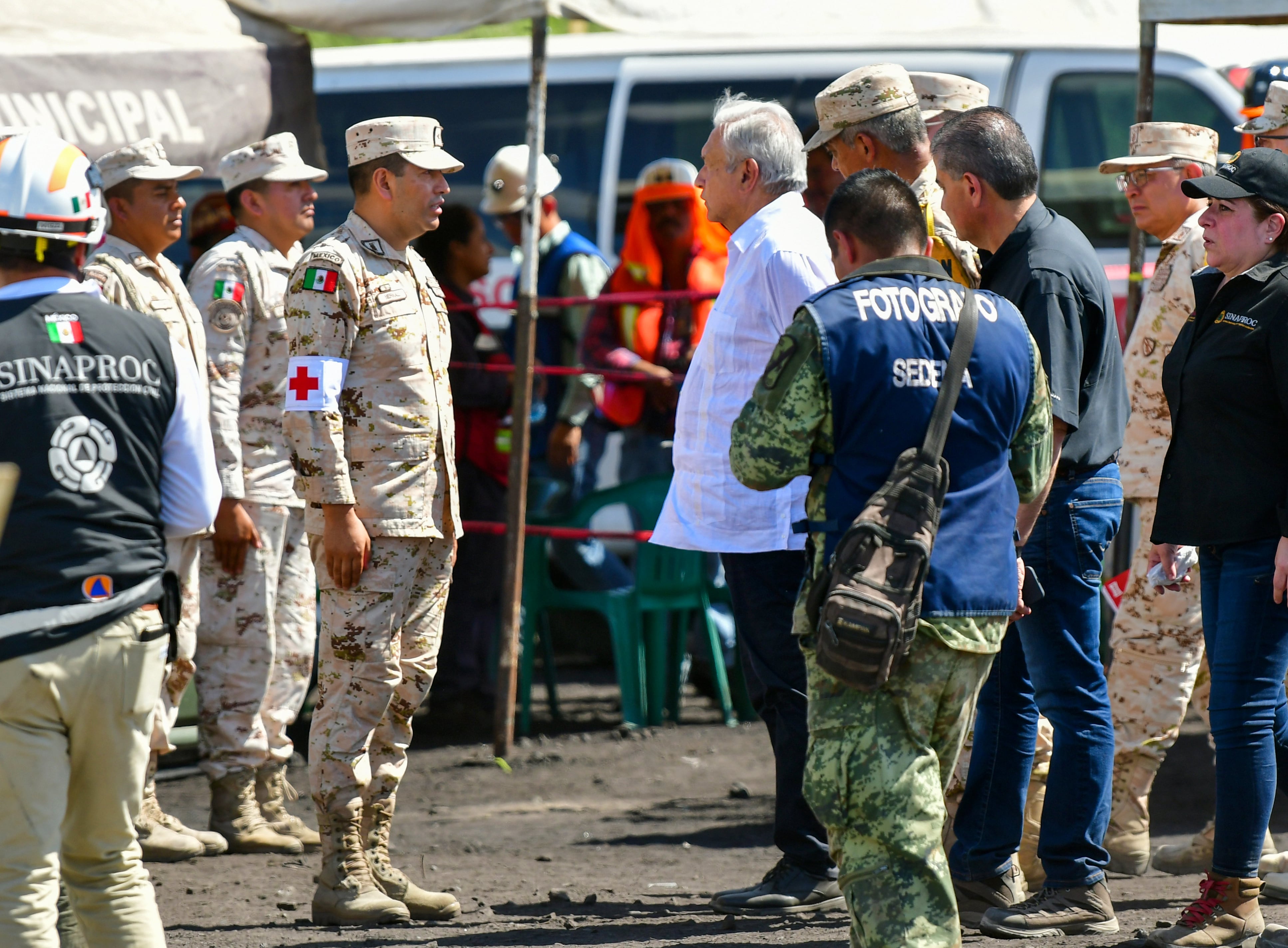 AMLO promete que habrá justicia por mineros atrapados en pozo de Sabinas, Coahuila