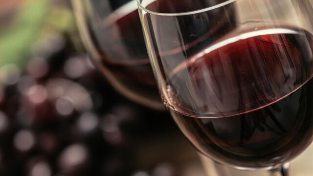 Una copa de vino podría ayudar a tus neuronas