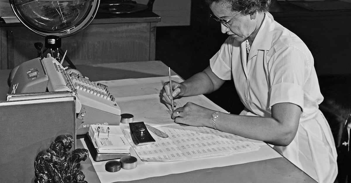 Muere Katherine Johnson, fisicomatemática que calculó la trayectoria de ...