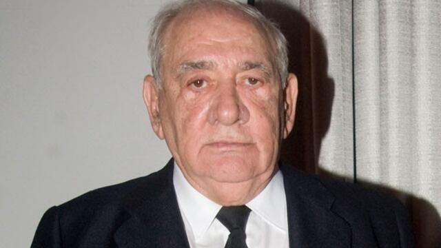 <span>El presidente de El Corte Inglés, Isidoro Álvarez, murió hoy a los 79 años de edad en el Hospital Puerta de Hierro de Madrid, luego de haber sido ingresado el miércoles pasado por una insuficiencia respiratoria.</span>