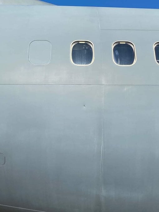 Bala en avión militar daña fuselaje