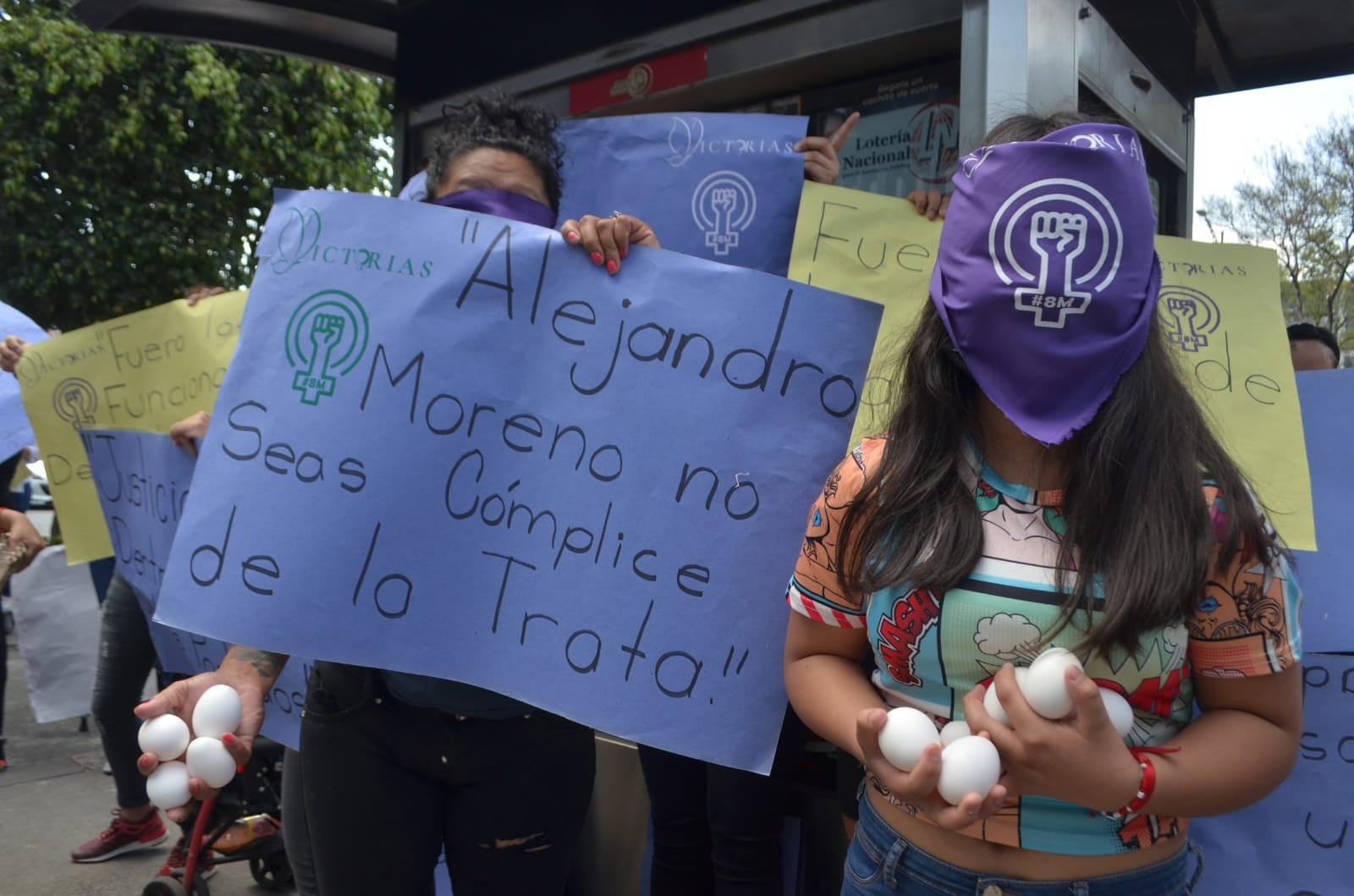 Protesta en la sede del PRI