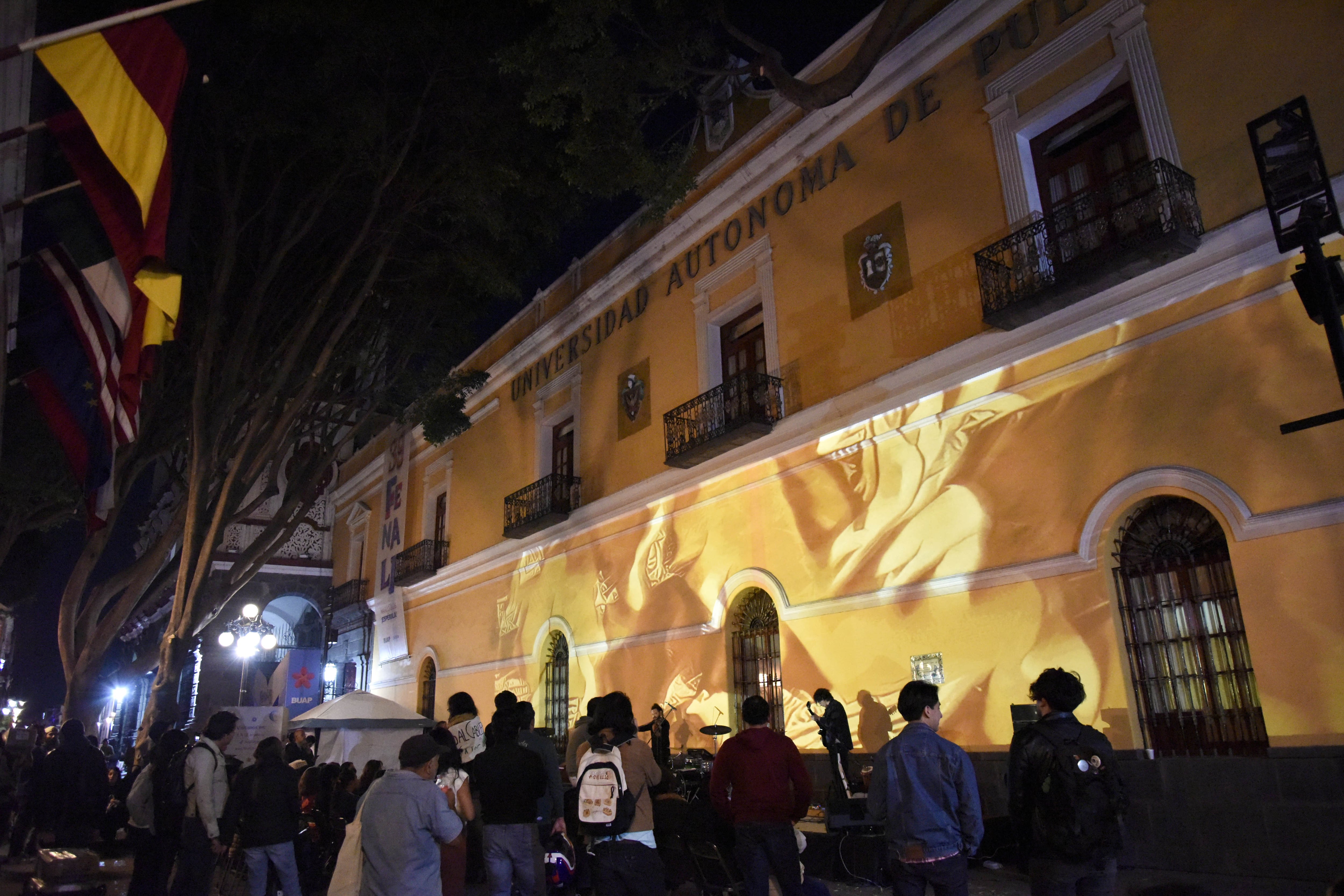 Feria del Libro BUAP rompe récord con más de 80 mil asistentes.