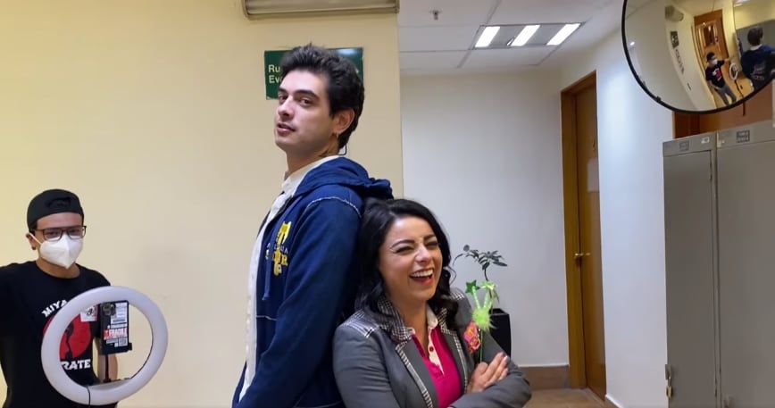 Violeta Isfel y Jirafita