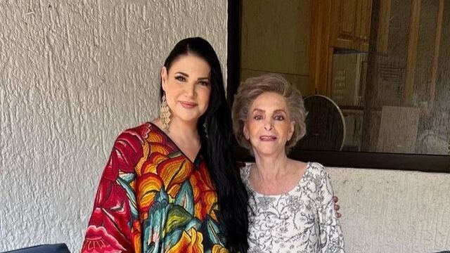 Doña Cuquita y Alejandra Ávalos.