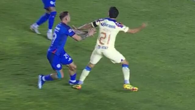 Posible penal contra Henry Martín en el Cruz Azul vs América