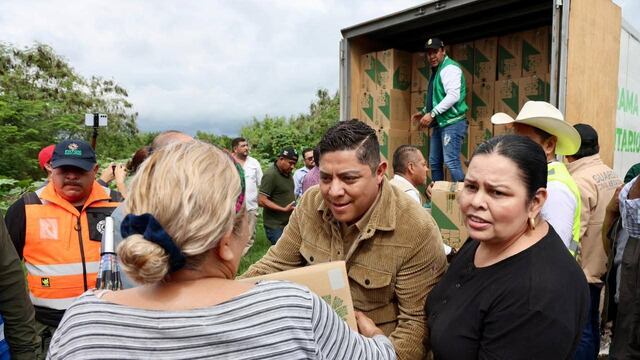 Ricardo Gallardo encabeza apoyo a familias afectadas en Huasteca Potosina.