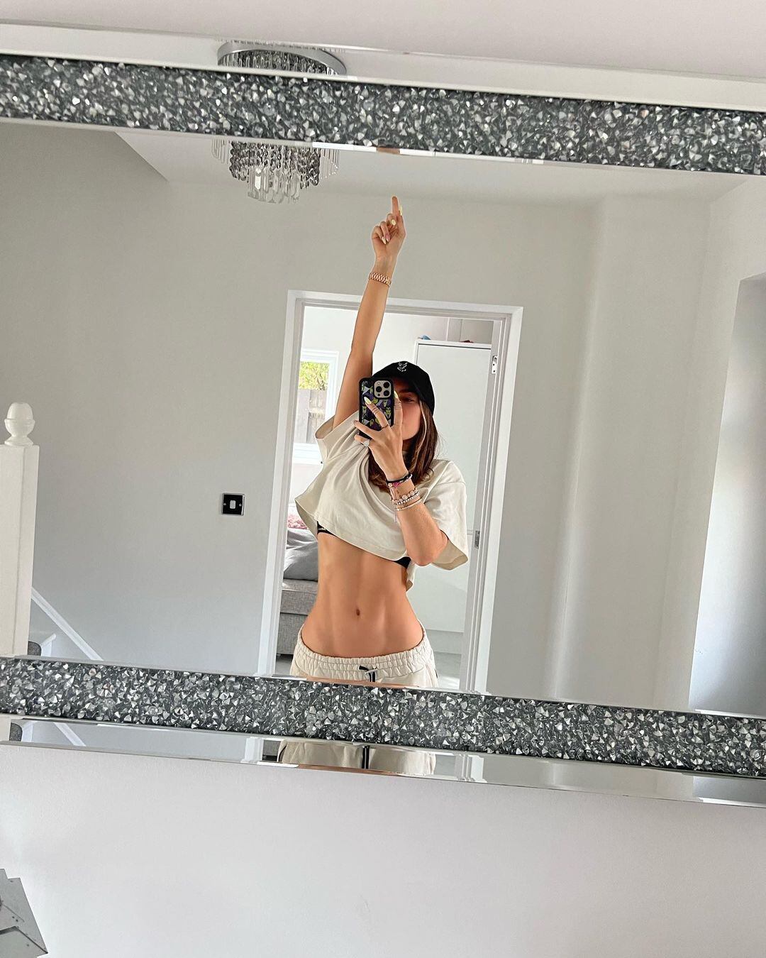 Belinda amanece con abdomen plano y ya le piden la receta (FOTOS)