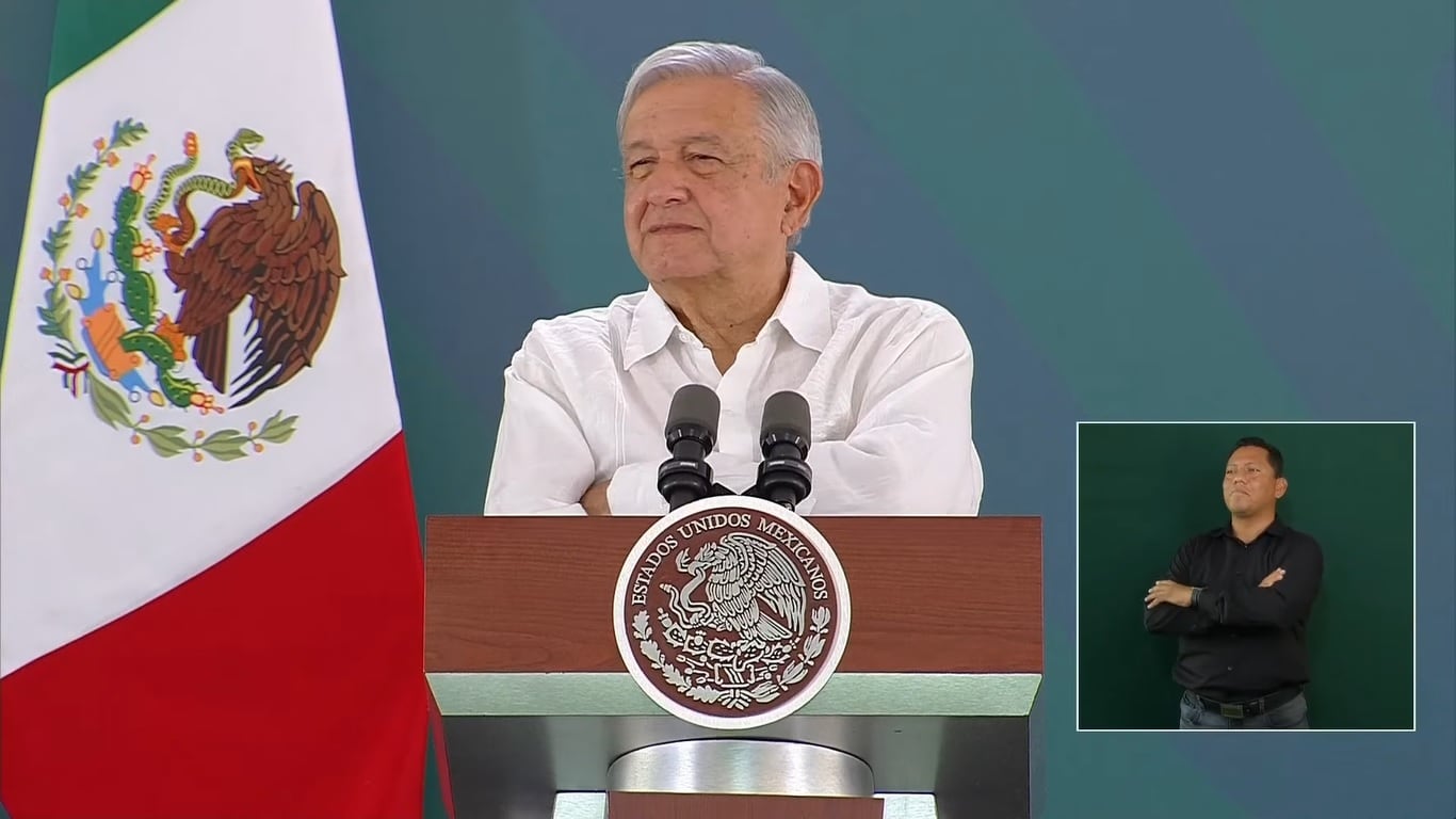 AMLO imita a Randy Arozarena
