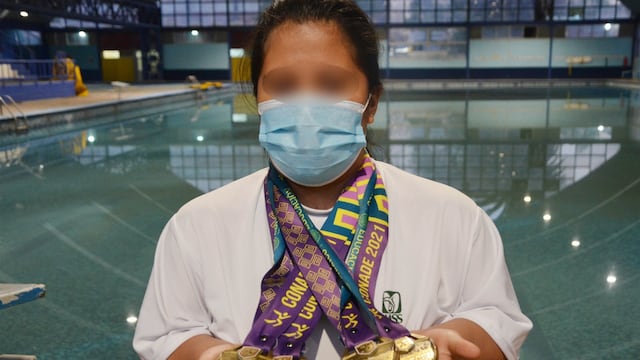 Naomi Alejandra con sus medallas