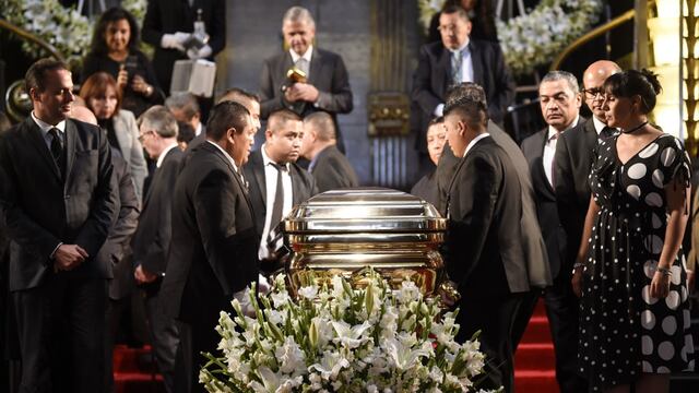 Féretro de José José en Bellas Artes