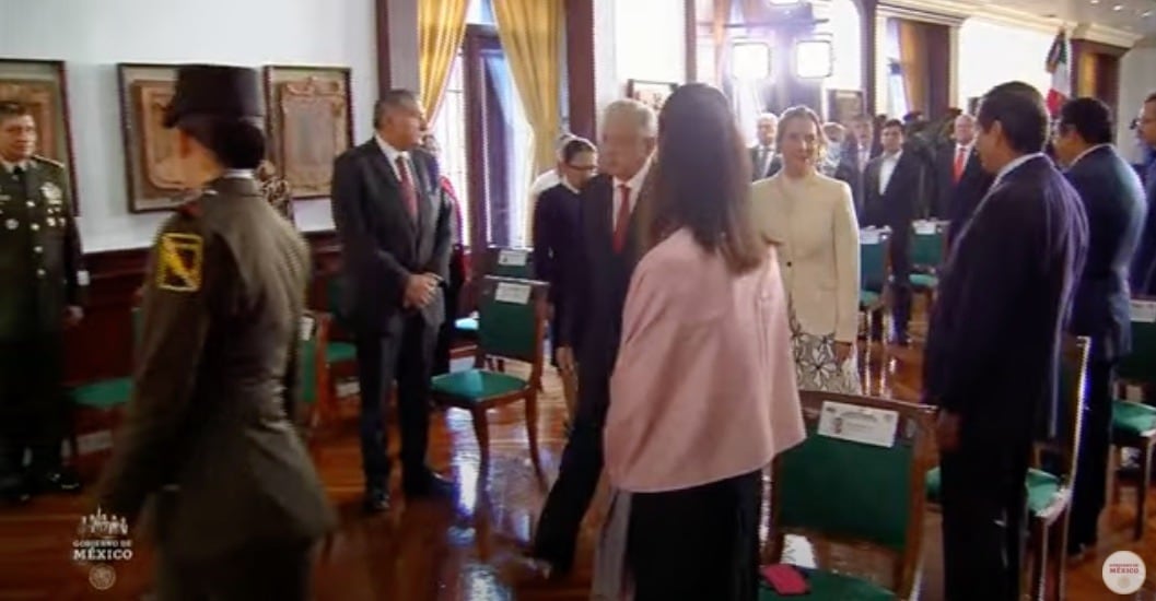 Tercer Informe de Gobierno se llevó a cabo en un pequeño salón sin ventilar de Palacio Nacional