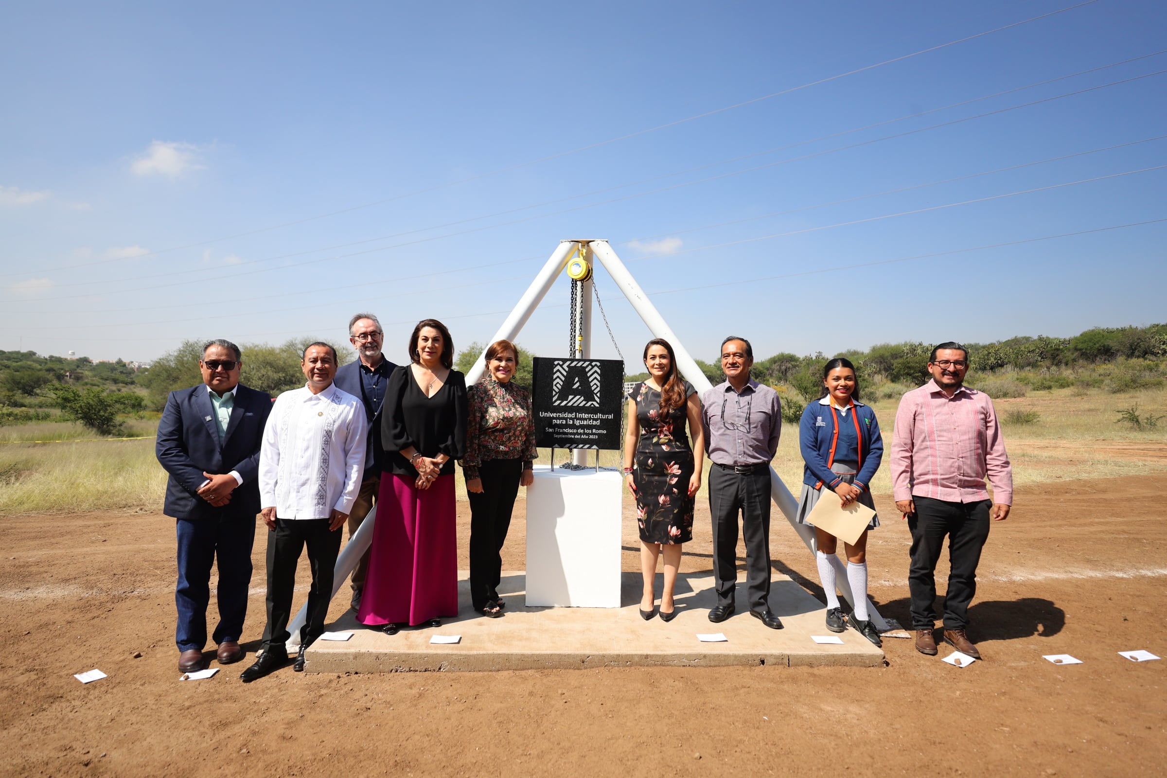 Universidad Intercultural para la Igualdad: Tere Jiménez coloca la primera piedra