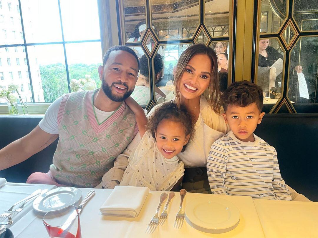 Tras perder a Jack, Chrissy Teigen y John Legend han recibido una feliz noticia