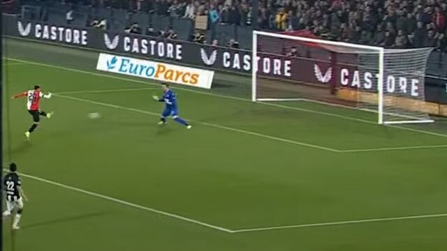 Gol de Santiago Giménez