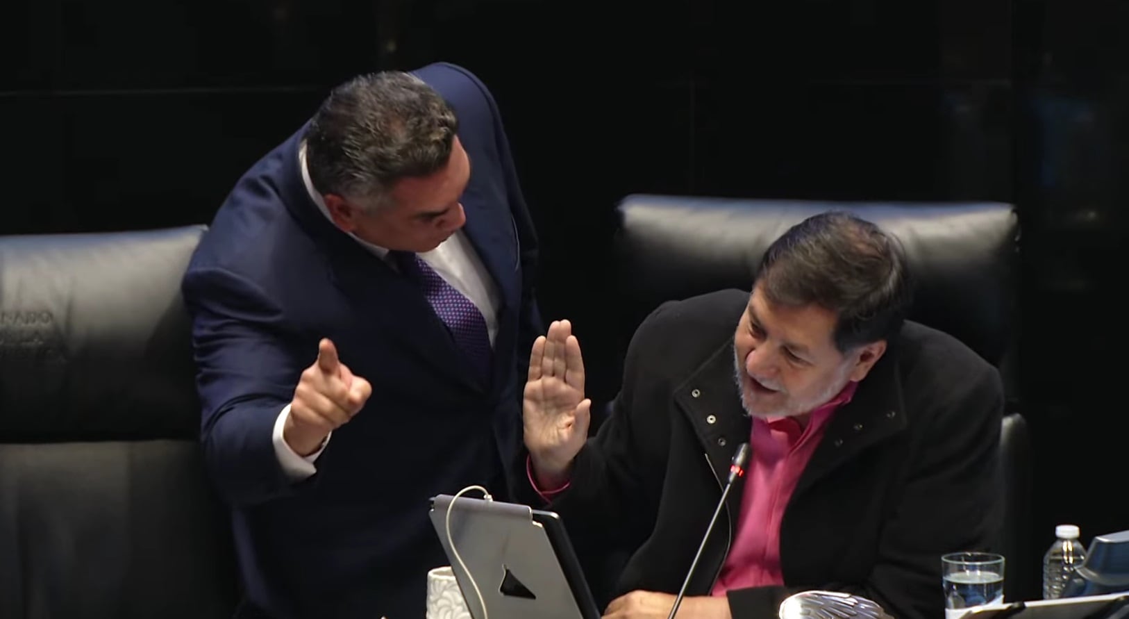 la escandalosa pelea de Gerardo Fernández Noroña y Alejandro Moreno en la Cámara de Senadores