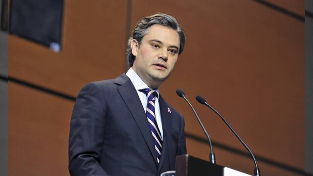 El secretario de Educación Pública firmó un convenio con el ISSSTE para dar estas prestaciones a maestros destacados.