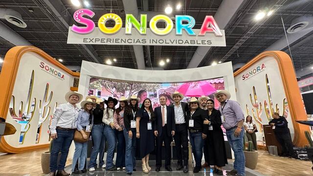 Alfonso Durazo, gobernador de Sonora, al centro