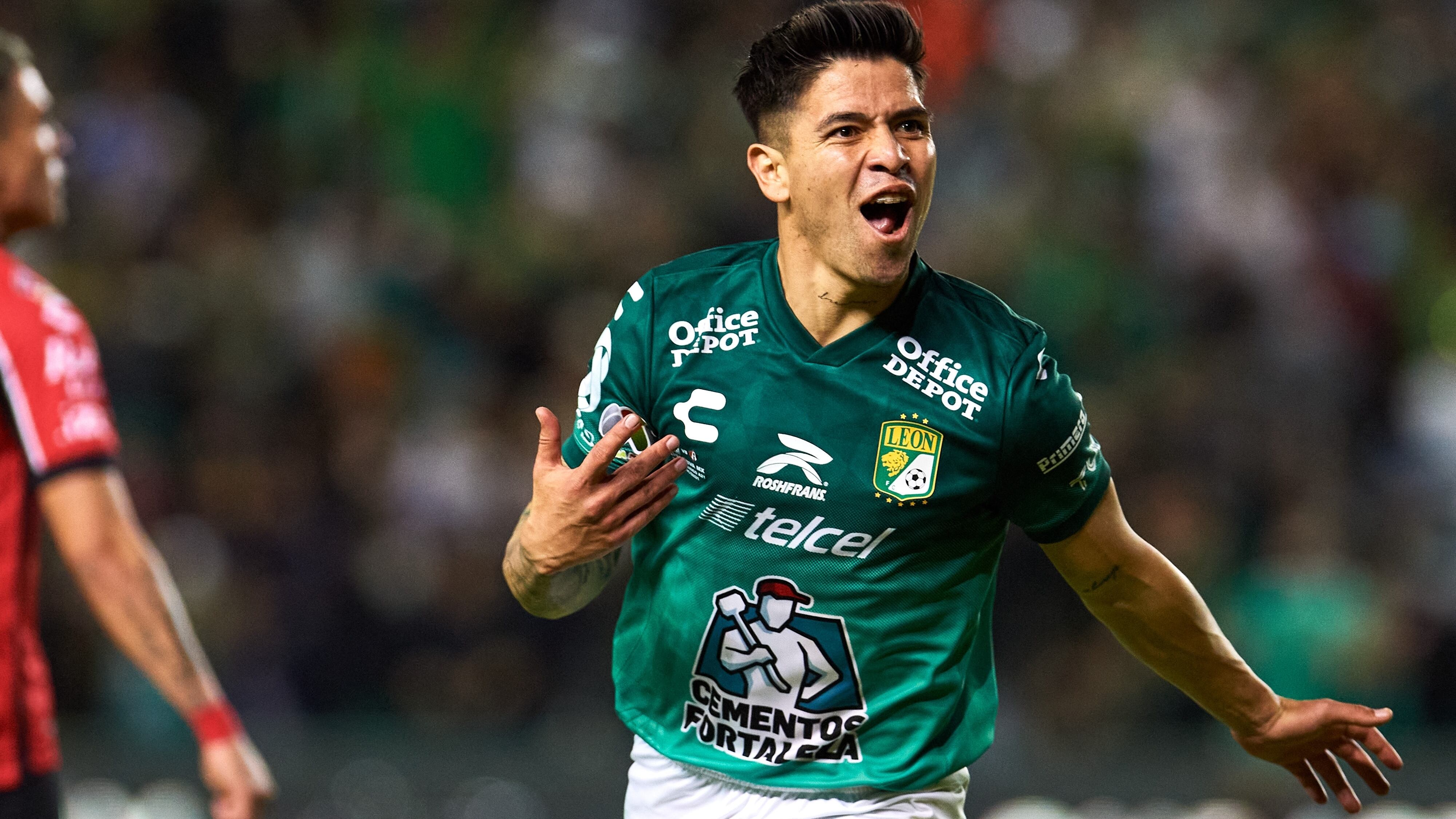 Víctor Dávila celebra gol