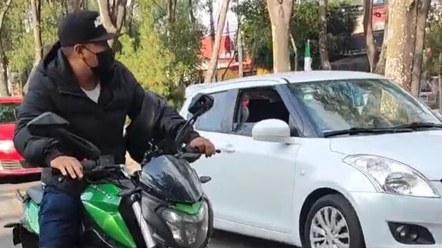 En un video, un vecino impidió un robo de motocicleta en la alcaldía Tlalpan, en la CDMX.