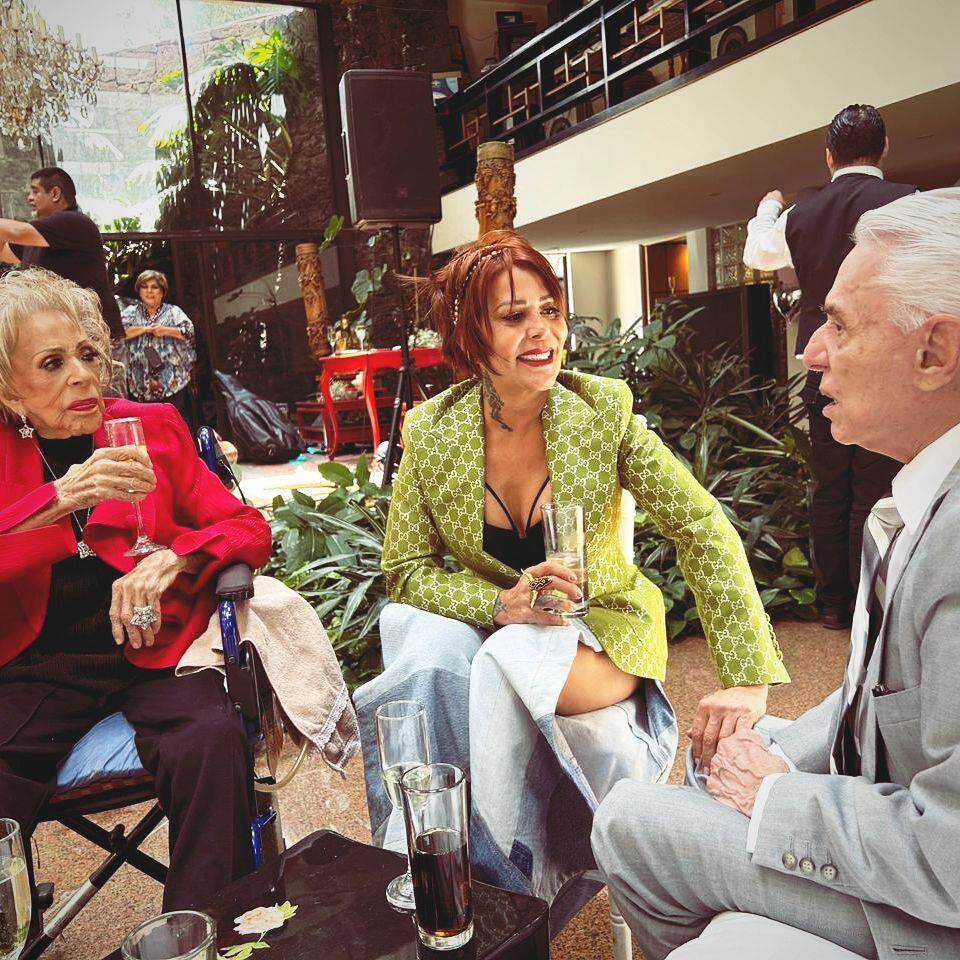 Alejandra Guzmán con Enrique Guzmán Silvia Pinal.