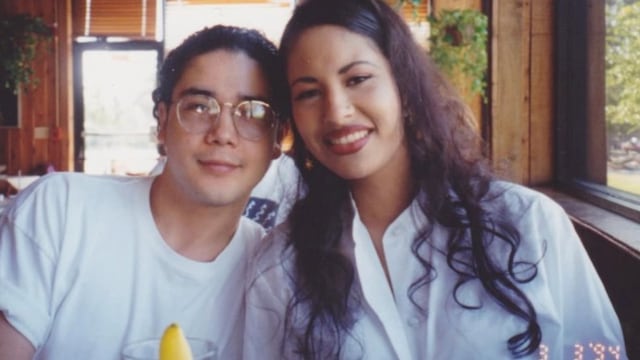 Selena y Chris Pérez