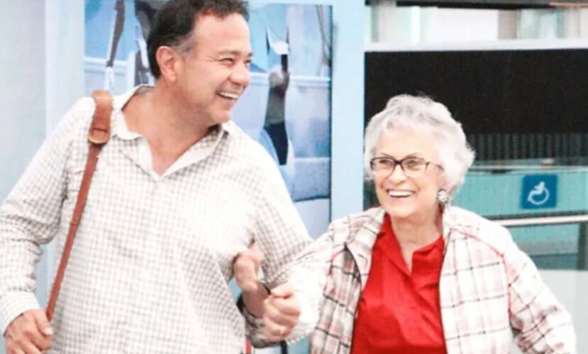Muere Delia González Hernández, mamá de Nicandro Díaz