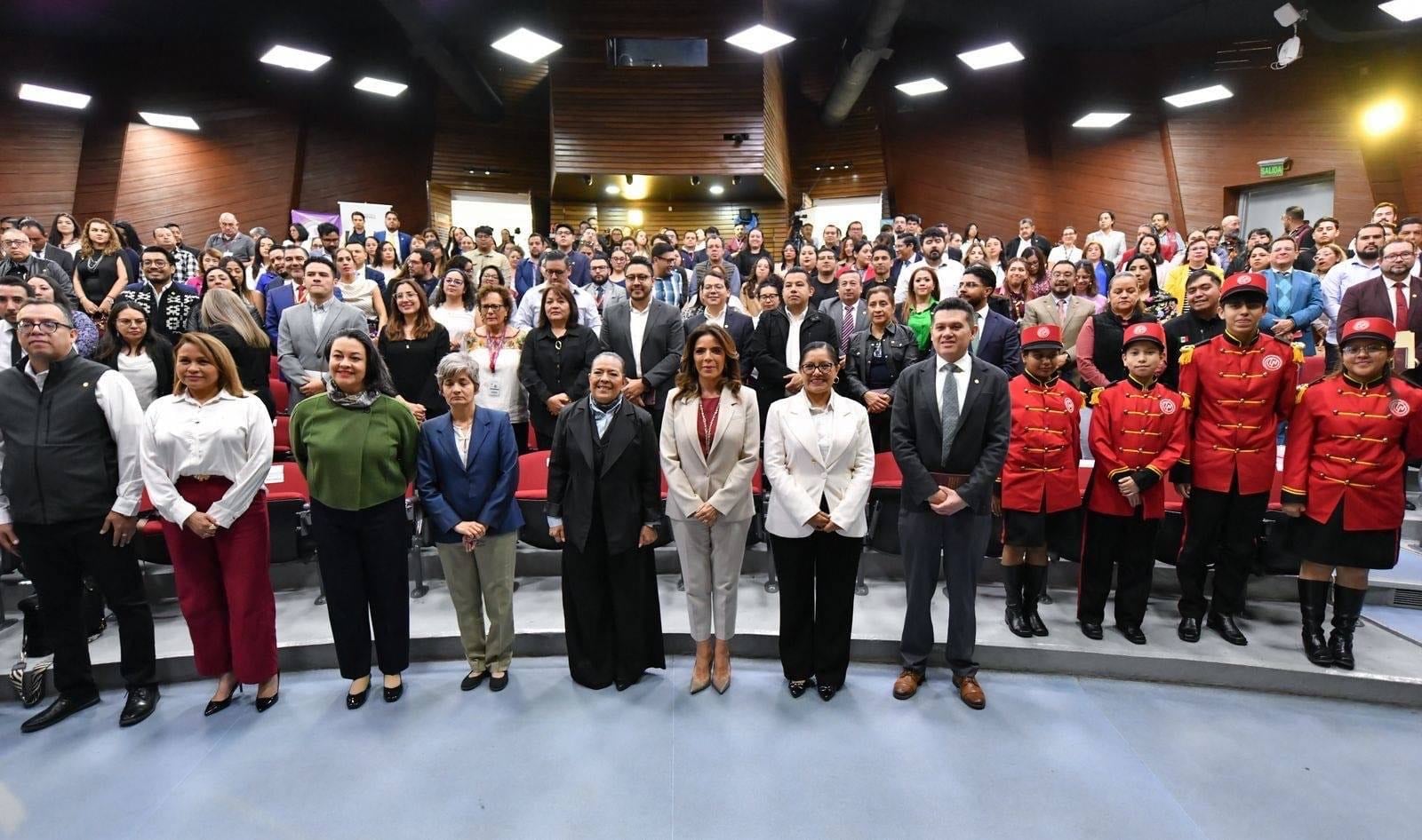 Olivia Salomón devela billete conmemorativo de los 10 años de la PFPNNA.