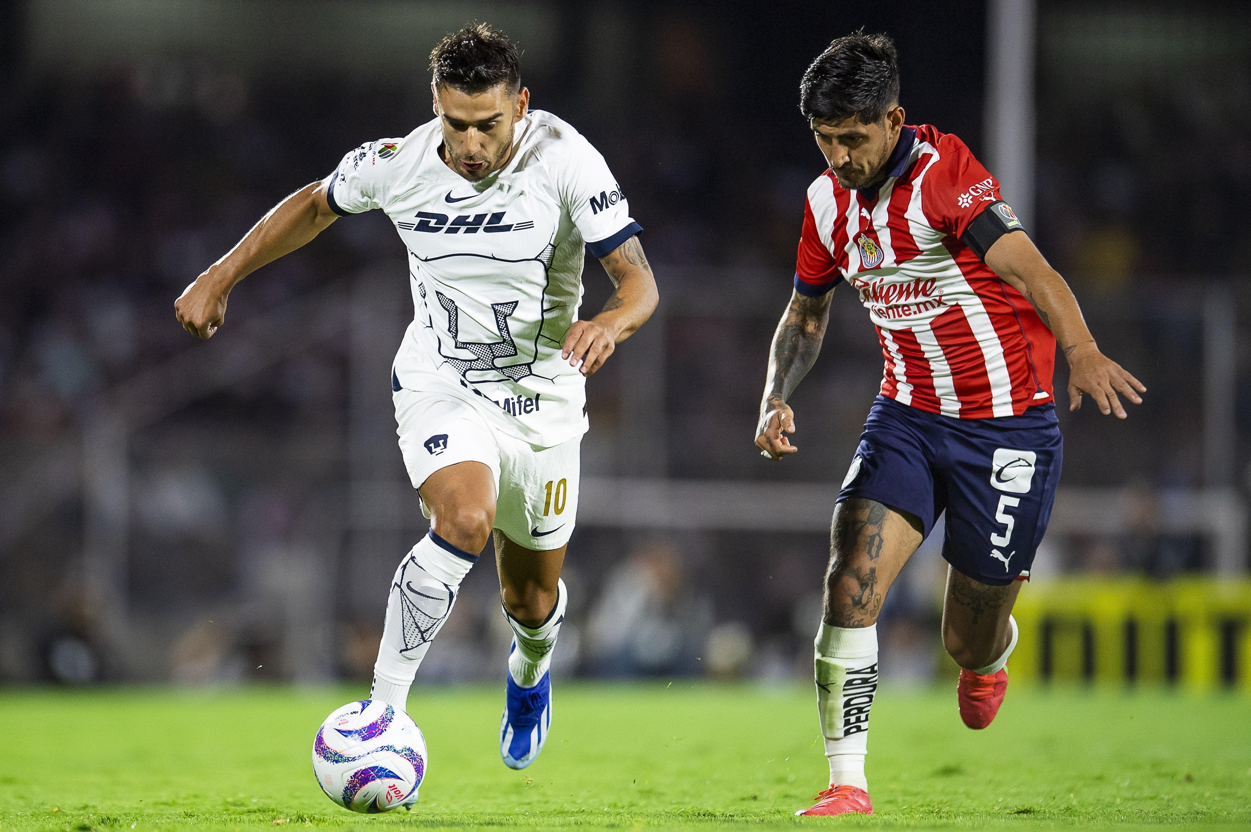 Club Chivas vs Club Pumas.