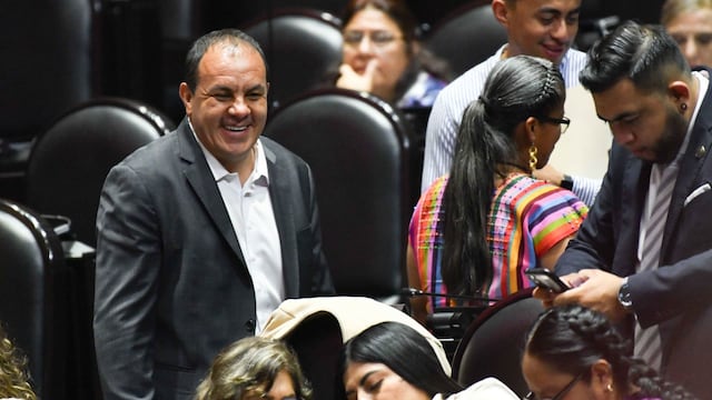 Cuauhtémoc Blanco, diputado de Morena, sonríe, durante la sesión ordinaria de la Cámara de Diputados en la que se fue desechado el dictamen para el desafuero por su presunto delito de violencia sexual