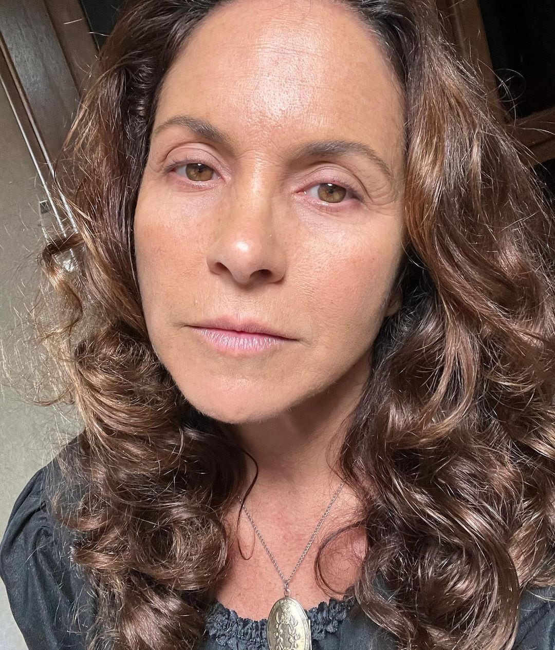 Lucero se muestra 'sin maquillaje' pero es mera caracterización.