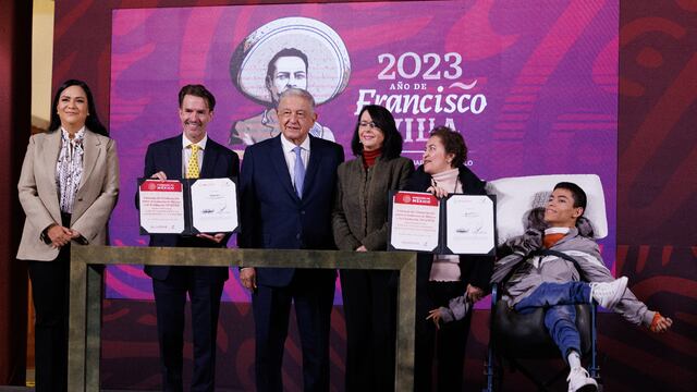 Daniel Robles Haro acude a agradecer a AMLO