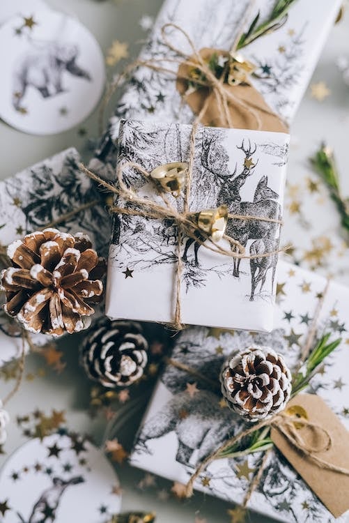 Papel para Navidad decorado con elementos naturales
