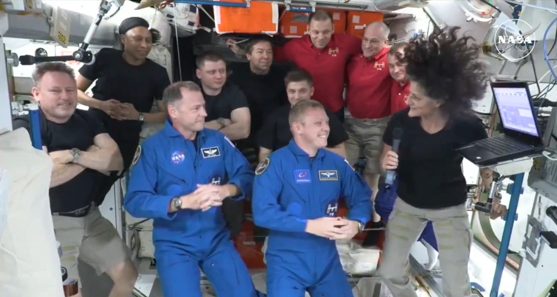 Capsula de Space llegó con los astronautas varados en el espacio