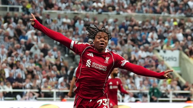 Él es Rio Ngumoha, la nueva joya del Liverpool que debutó con un golazo en la Premier League
