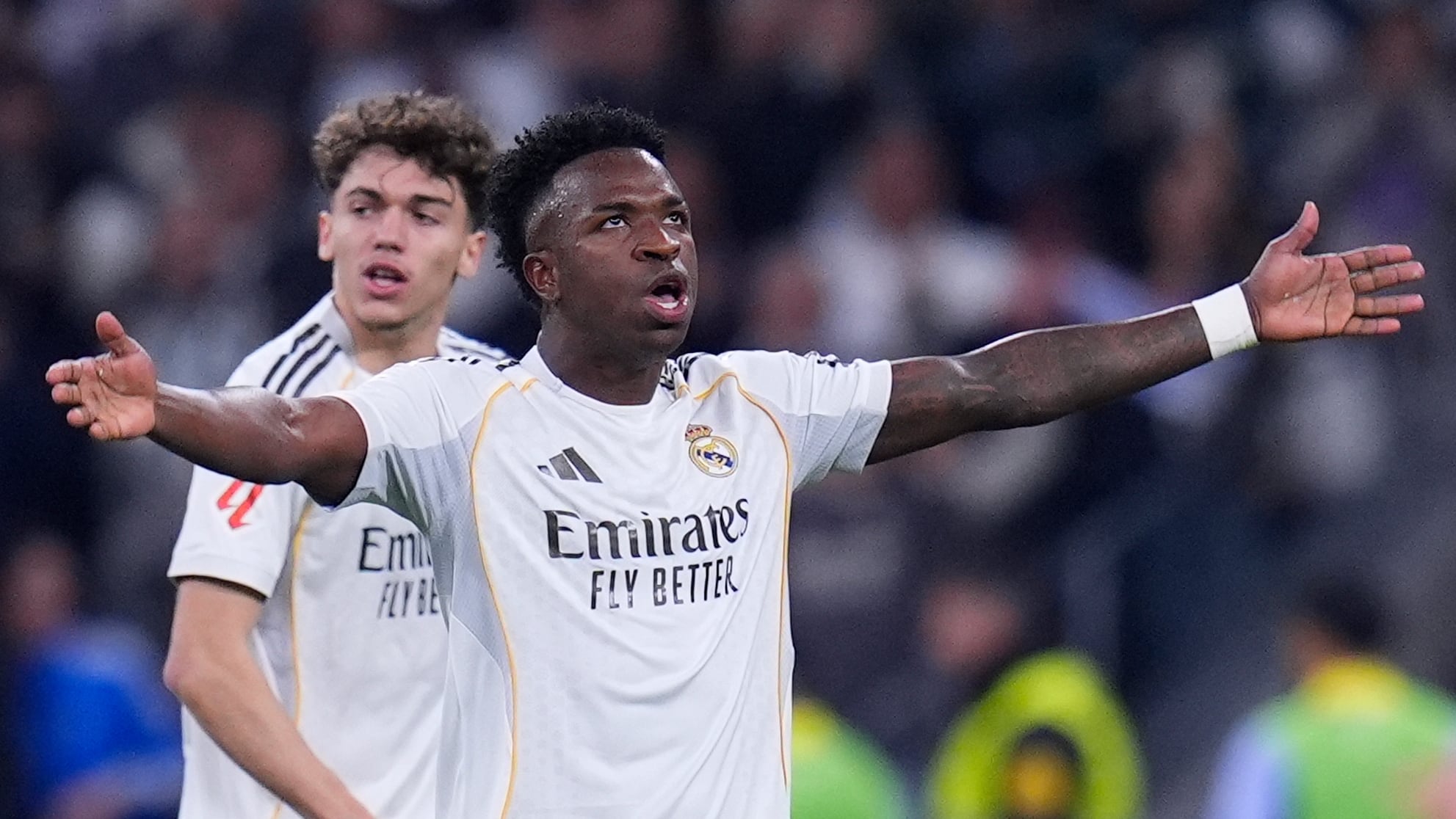 Vinícius Jr. fue expulsado por jalar del cabello a un rival